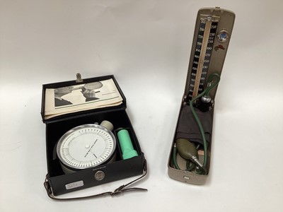 Lot 2435 - Medical (1950's) equipment