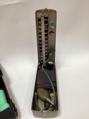 Lot 2435 - Medical (1950's) equipment