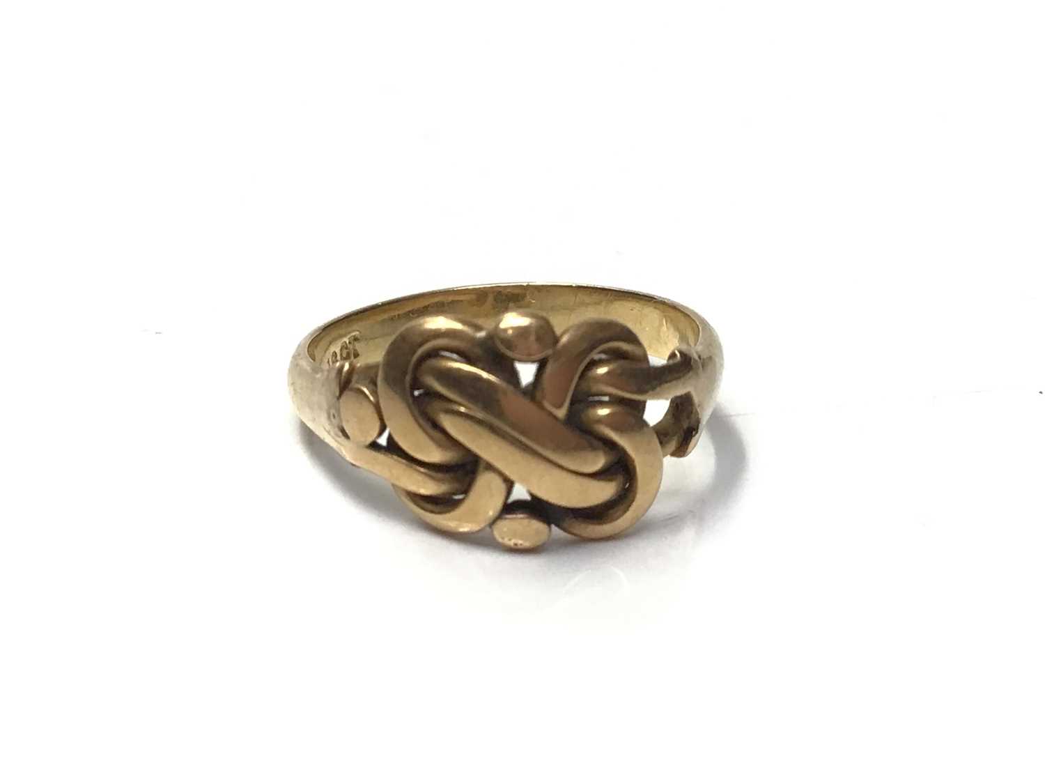 Lot 27 - 18ct gold knotted ring