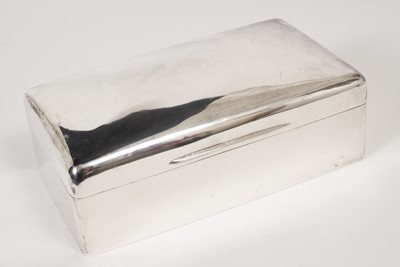 Lot 395 - Edwardian silver cigarette box