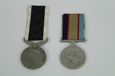 Lot 713 - Second World War Australia War Service medal named to NX43664 E. M. Reilly together with a New Zealand War Service medal (2 medals)