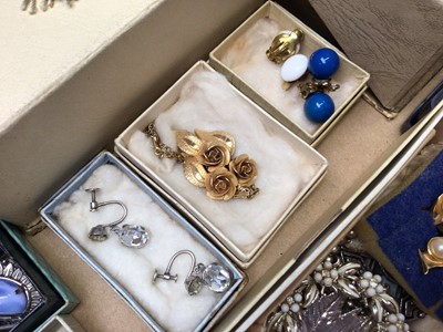 Lot 56 - Group vintage costume jewellery and bijouterie