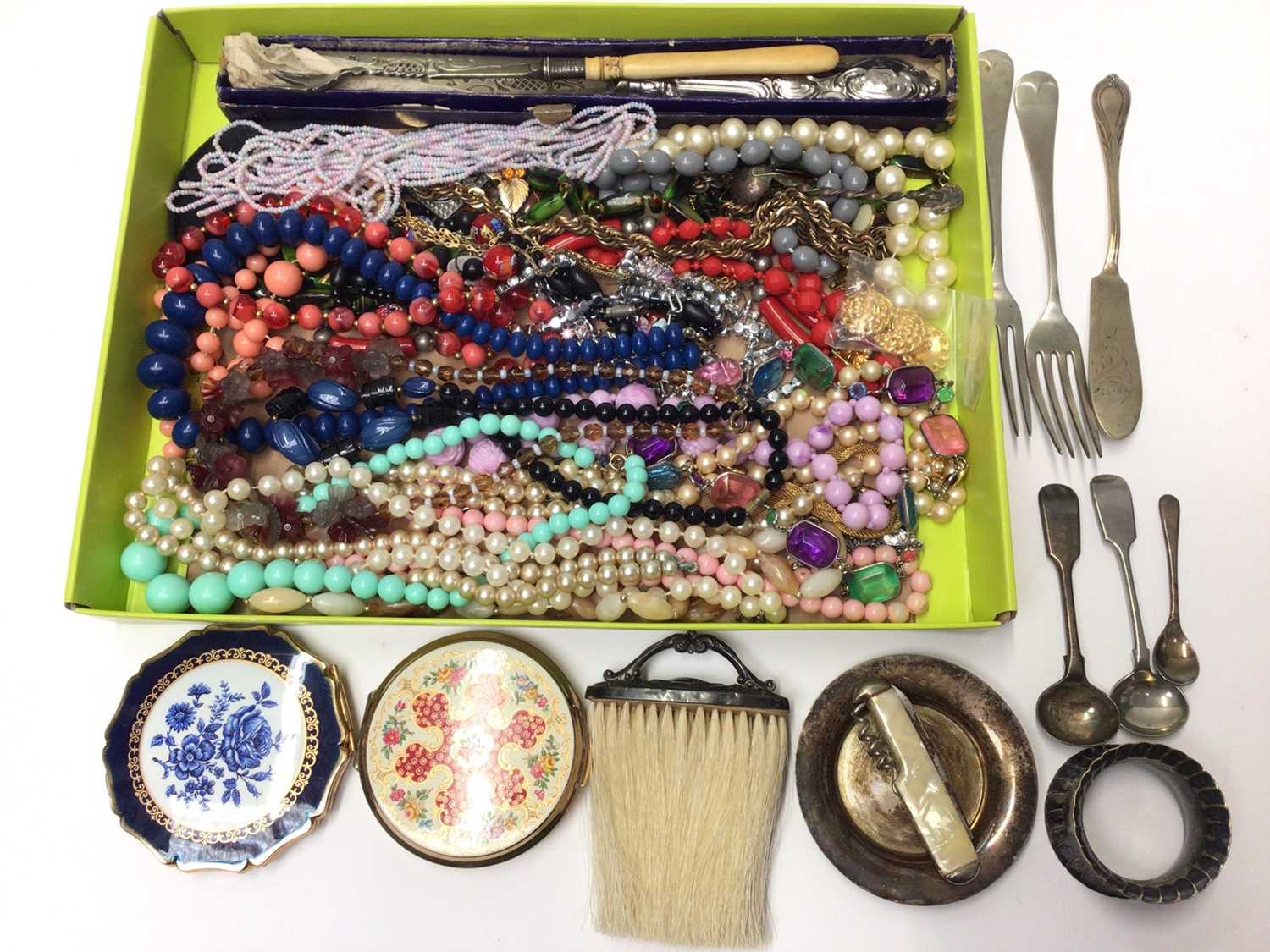 Lot 71 - Group vintage bead necklaces, silver topped crumb brush, two compacts, other costume jewellery and bijouterie