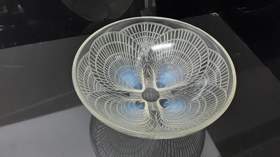 Lot 1004 - Rene Lalique Coquilles pattern opalescent glass bowl, signed on base, 23cm diameter