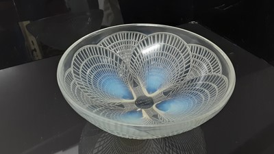 Lot 1005 - Rene Lalique Coquilles pattern opalescent glass bowl, signed on base, 20cm diameter