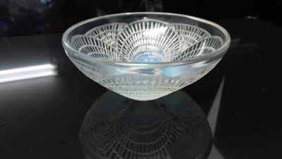 Lot 1006 - Rene Lalique Coquilles pattern opalescent glass bowl, signed on base, 12.5cm diameter