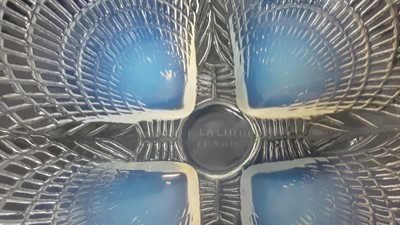 Lot 1006 - Rene Lalique Coquilles pattern opalescent glass bowl, signed on base, 12.5cm diameter