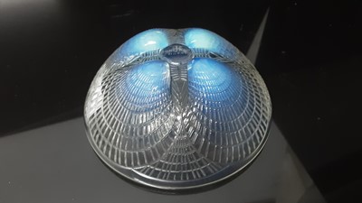 Lot 1006 - Rene Lalique Coquilles pattern opalescent glass bowl, signed on base, 12.5cm diameter