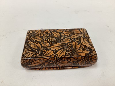 Lot 2465 - Rare Victorian Mauchline ware snuff box, with a penwork scene entitled 'John Anderson my Jo', the outside with foliate patterns, 8.5cm across