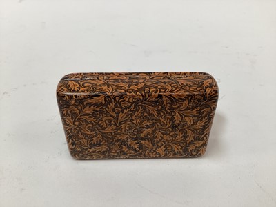 Lot 2467 - Rare Victorian Mauchline ware snuff box, with a penwork scene of a hunting scene, the outside with foliate patterns, 8.5cm across