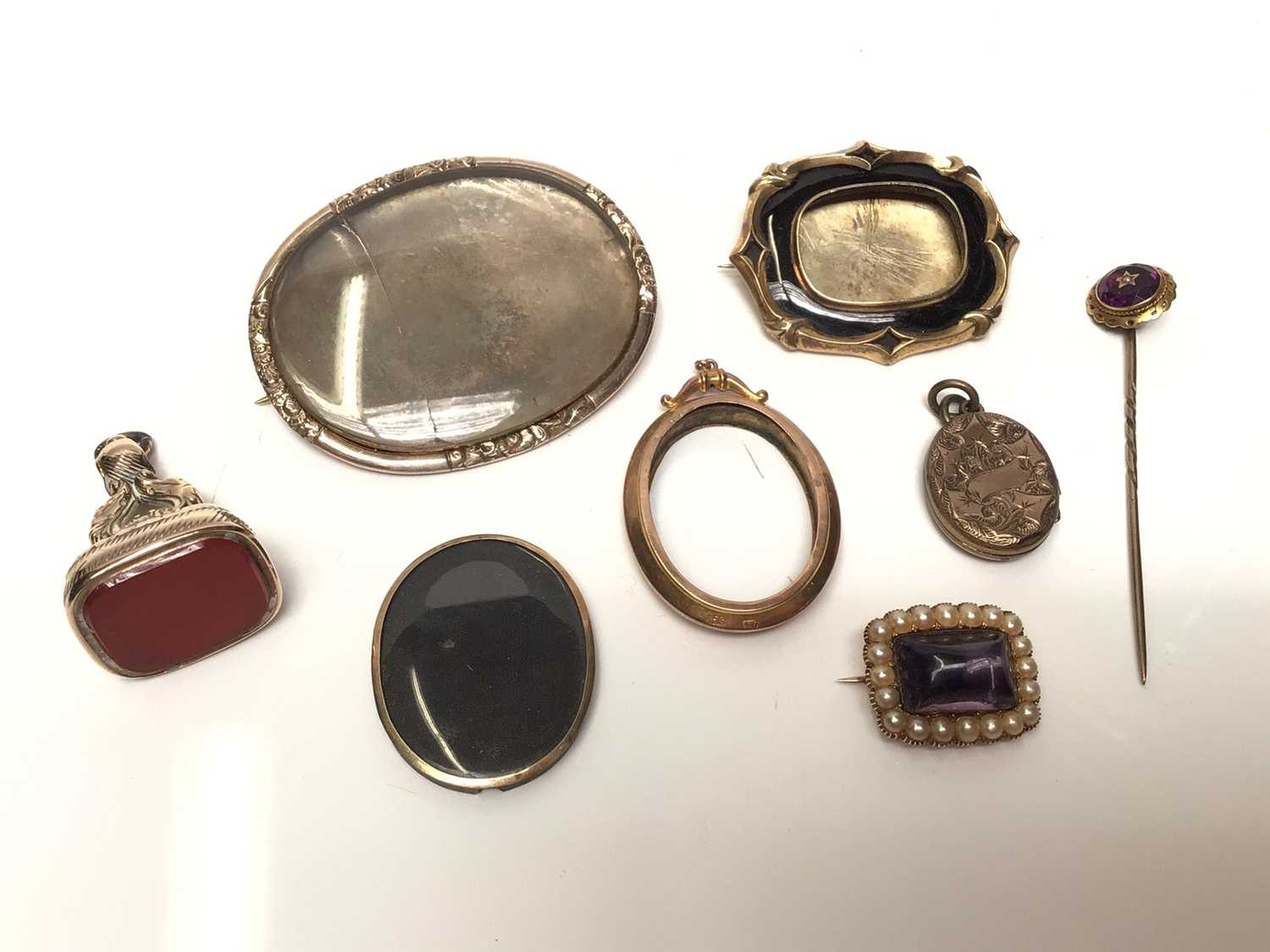 Lot 93 - Group antique jewellery including Victorian mourning brooches, seal fob, stick pin