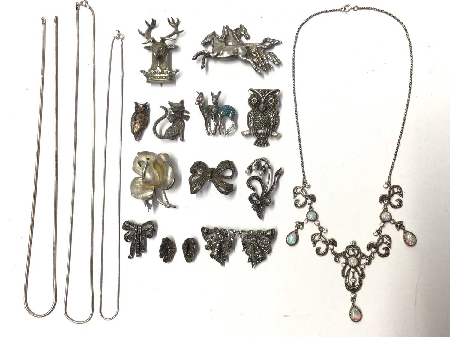Lot 95 - Group silver marcasite jewellery, silver brooches and chains
