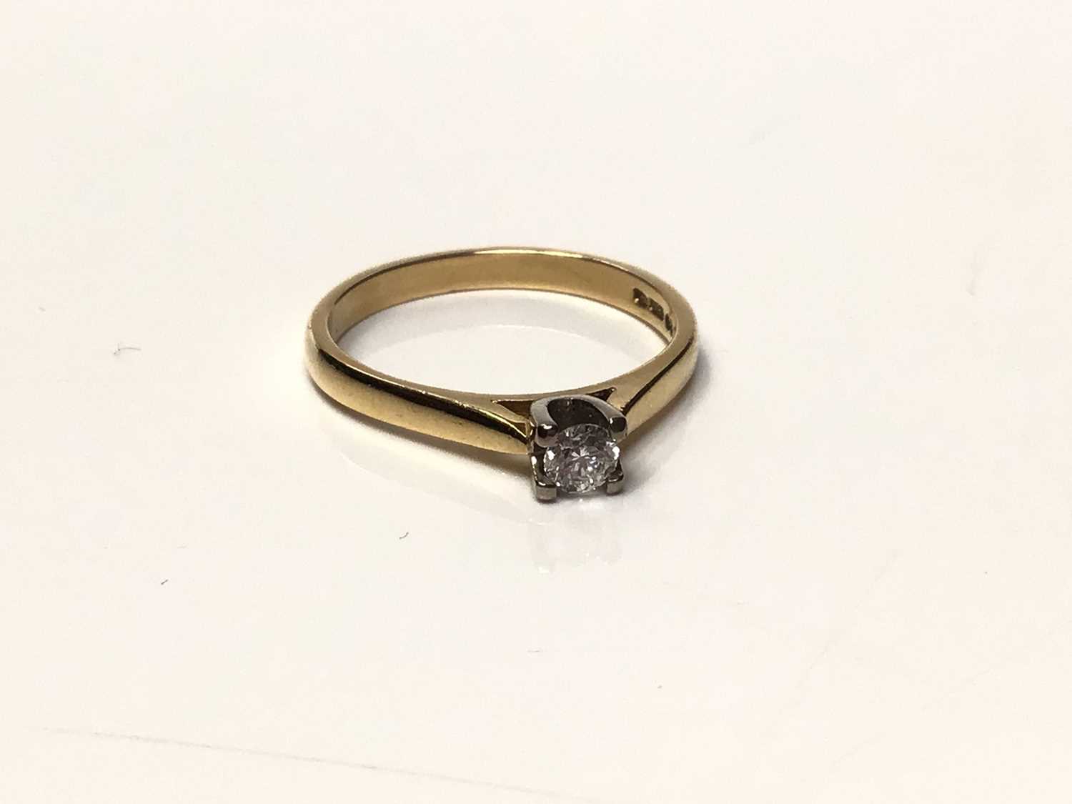 Lot 108 - 18ct gold diamond single stone ring