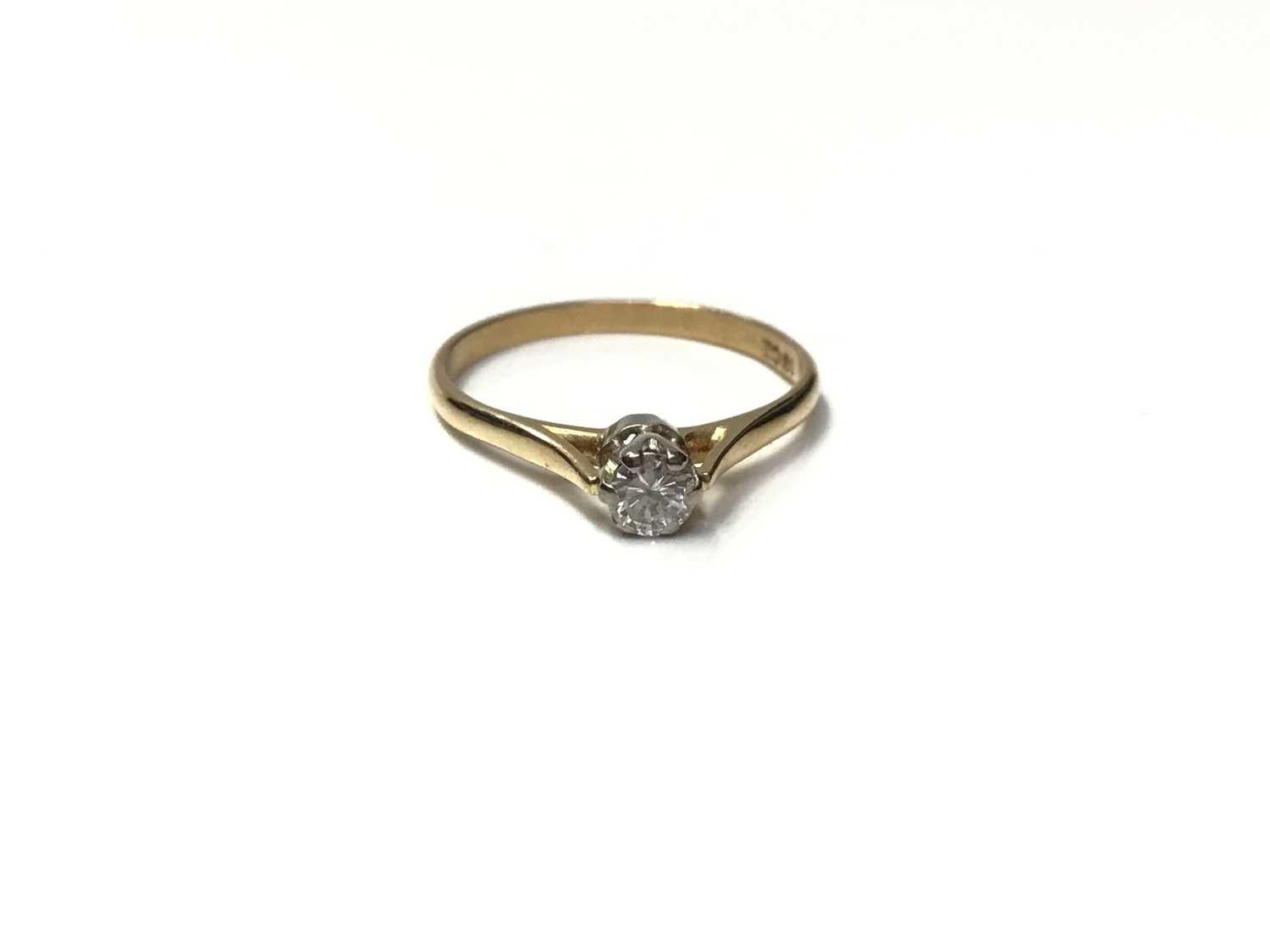 Lot 143 - 18ct gold diamond single stone ring