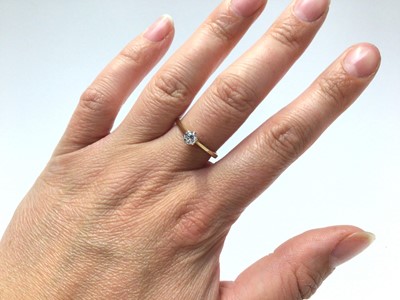 Lot 144 - 9ct gold diamond single stone ring