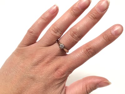 Lot 111 - 18ct white gold diamond single stone ring