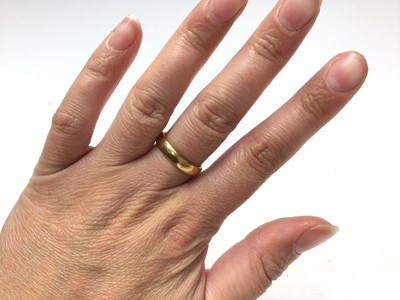 Lot 116 - 22ct gold wedding ring