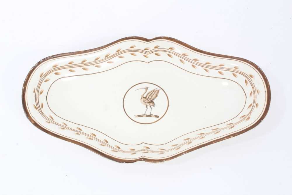 Lot 257 - A Wedgwood creamware dish, with Pelican crest, circa 1780