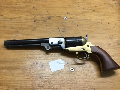 Lot 927 - Good quality replica American Colt revolver with leather holster and accessories.