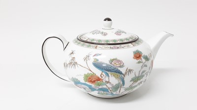 Lot 1191 - Wedgwood Kutani Crane teapot, 13.5cm high