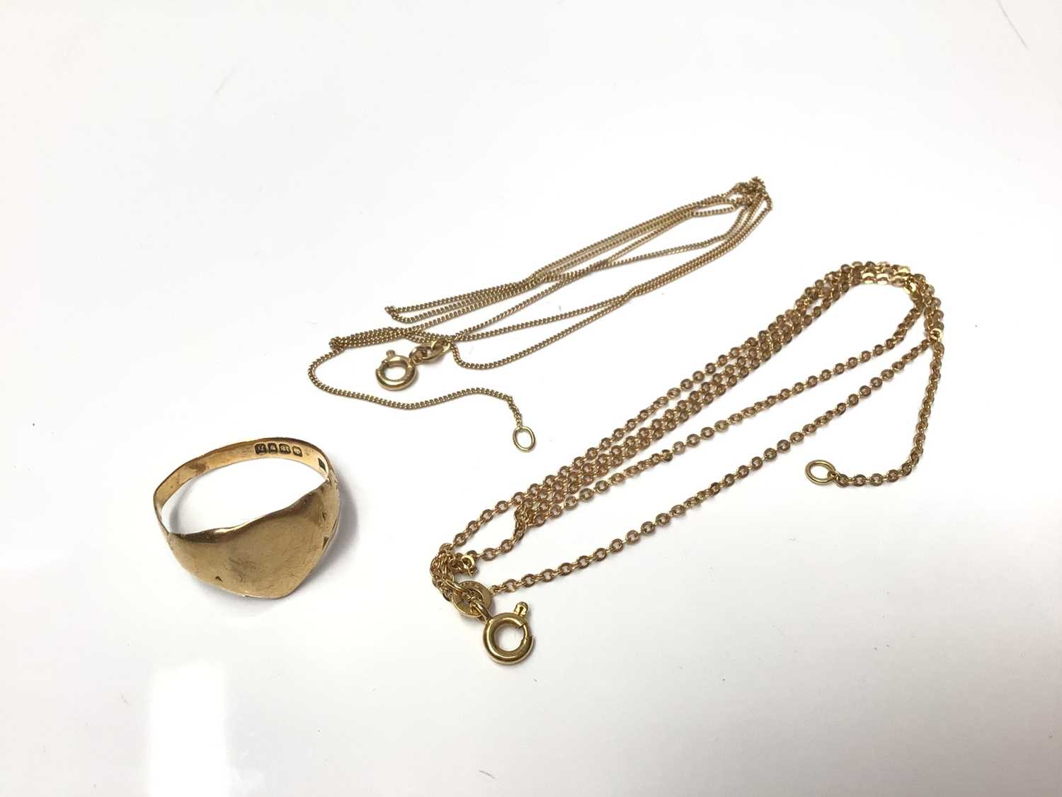 Lot 163 - 18ct gold signet ring and two 18ct gold chains