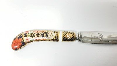 Lot 1205 - Set of six Royal Crown Derby tea knives with Imari pistol grip handles, in fitted case