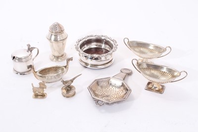 Lot 330 - Selection of miscellaneous silver and white metal (Various dates and makers).