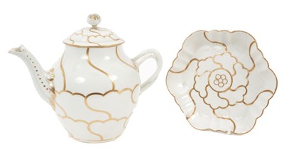 Lot 197 - 18th century Worcester Queen’s pattern teapot, cover and stand, circa 1770 Provenance; Zorensky Collection