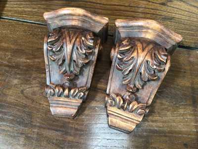 Lot 586 - A pair of small carved wood wall brackets