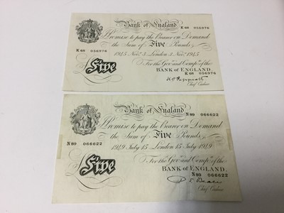 Lot 500 - G.B. - Five Pound white banknotes to include signatures K.O. Peppiatt, London 3 November 1945 prefix K68 (N.B. Minor folds noted) otherwise AVF and P.S. Beale London 15 July 1949 prefix N89