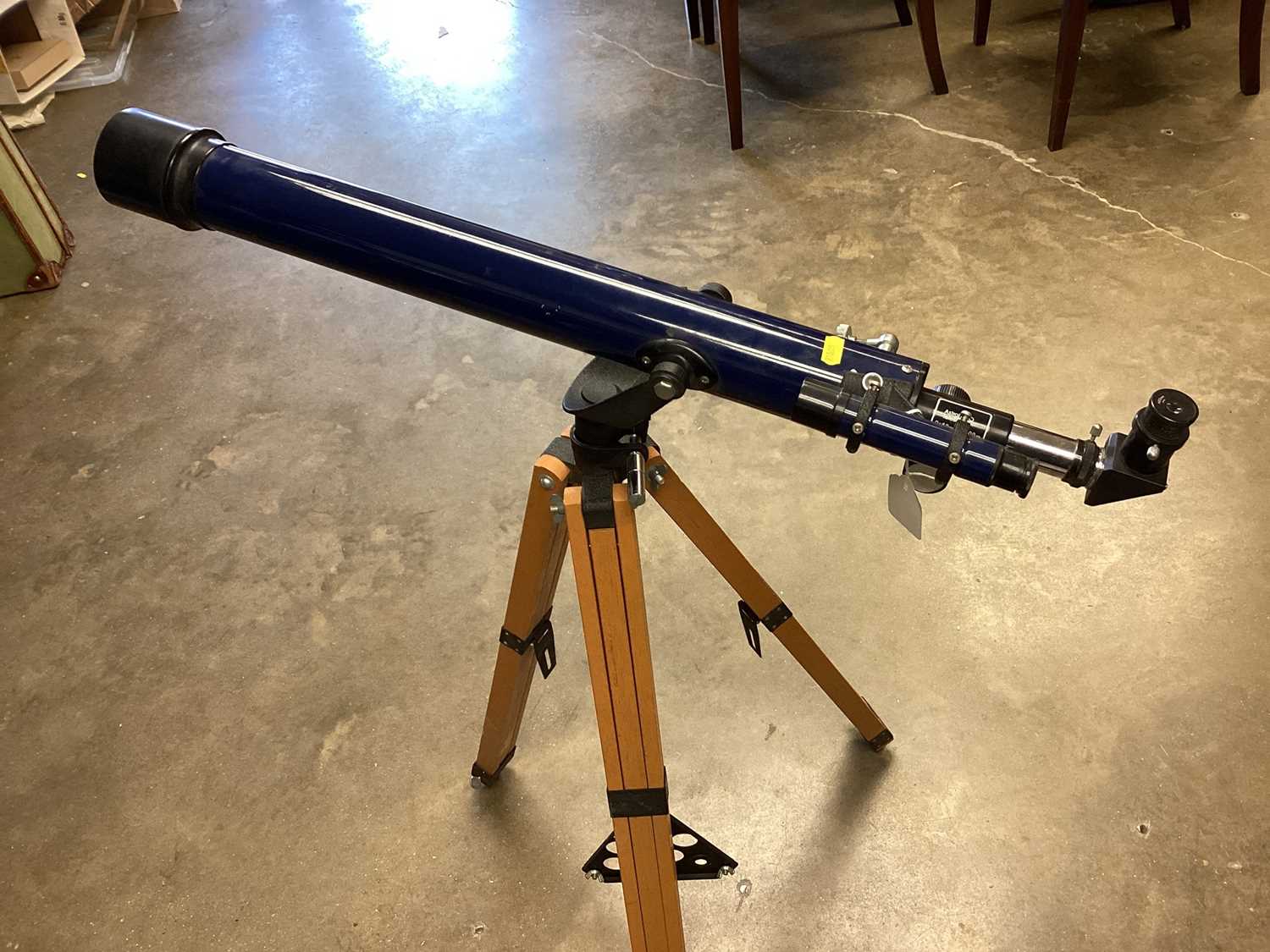Lot 2595 Astral 400 telescope on tripod stand