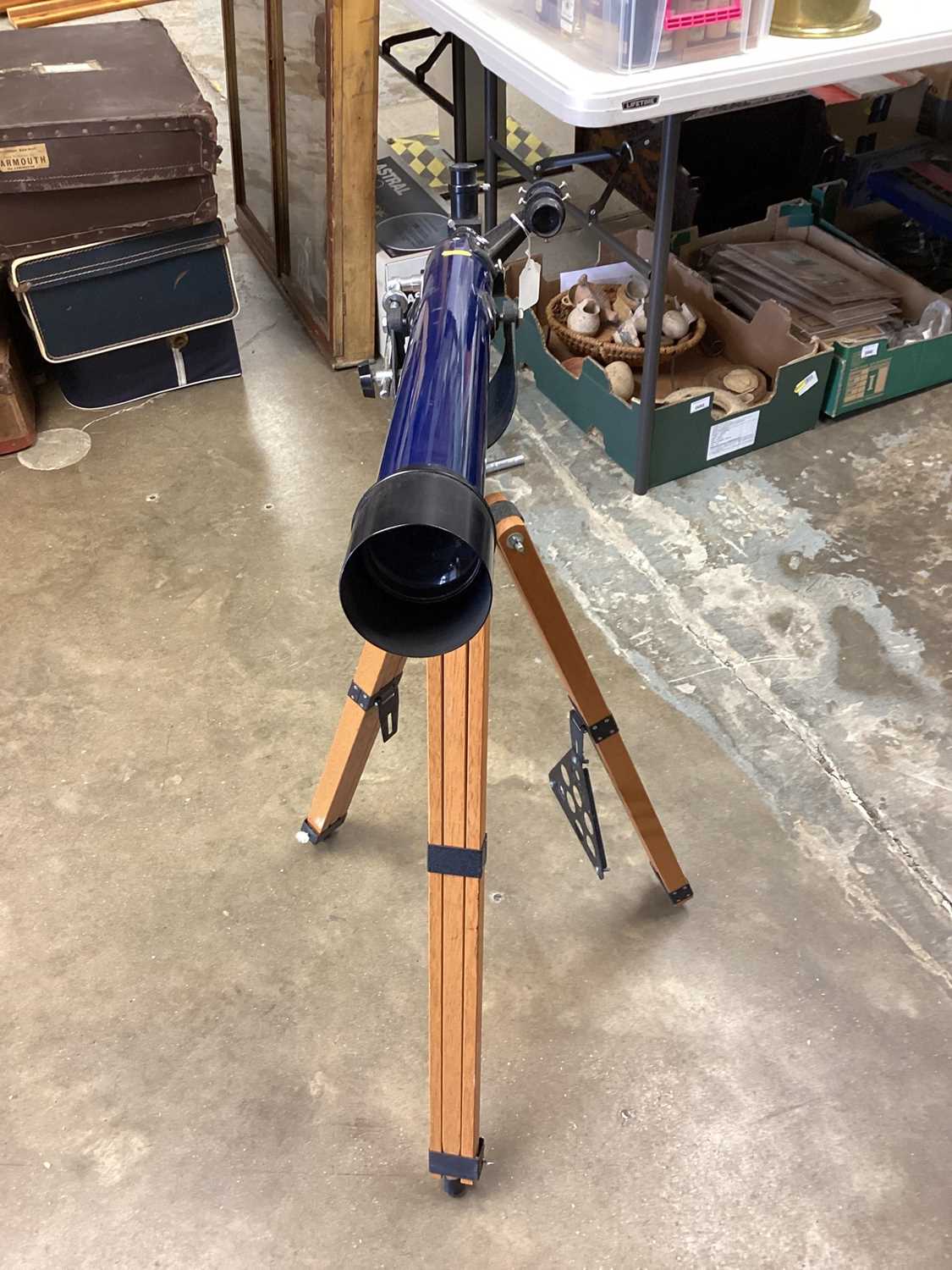 Lot 2595 Astral 400 telescope on tripod stand