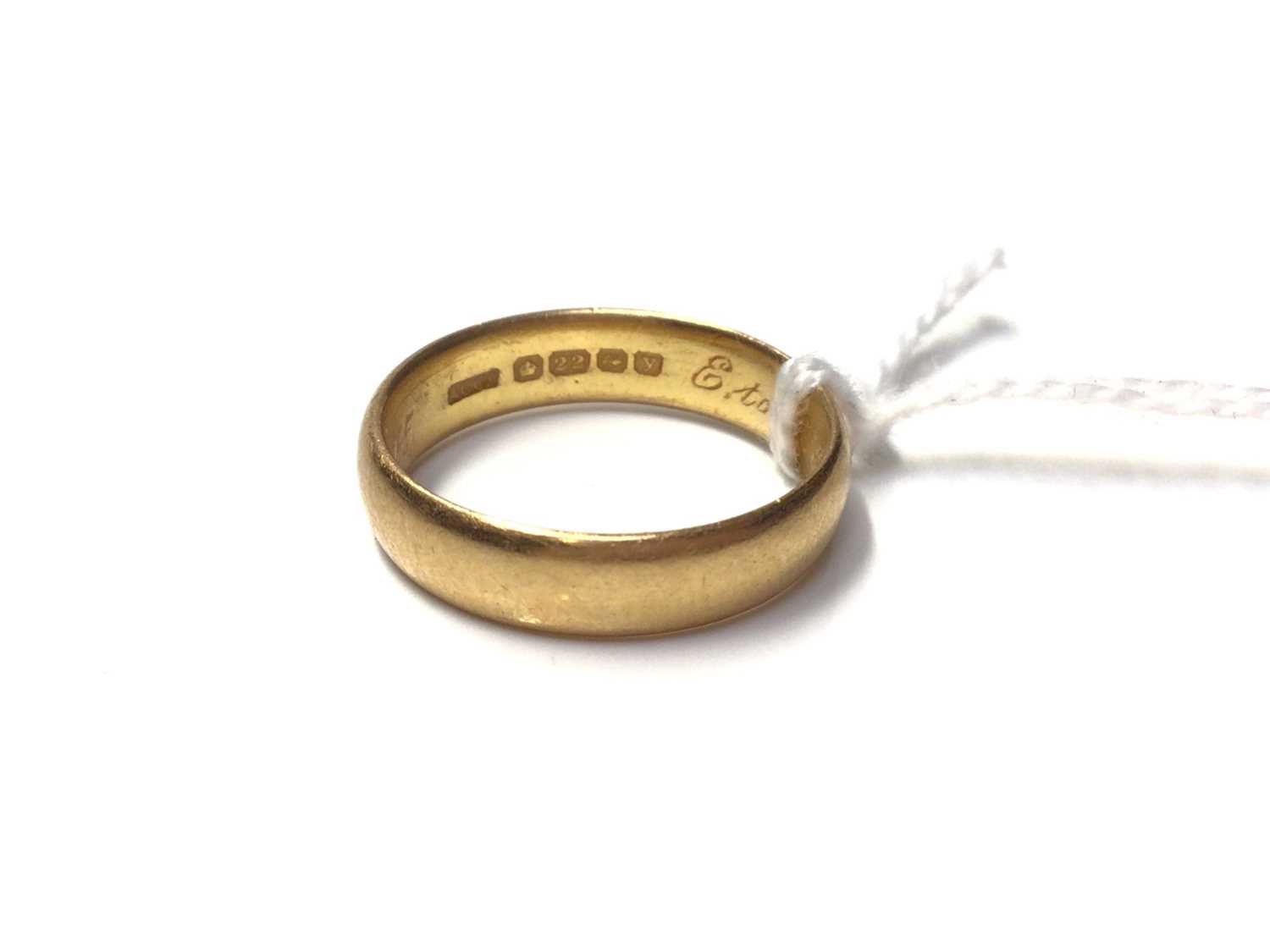 Lot 198 - 22ct gold wedding ring