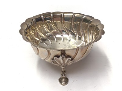 Lot 201 - Edwardian silver sugar bowl on three hoof feet (London 1904)