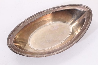 Lot 421 - George V silver dish