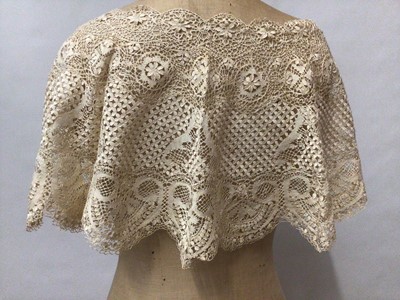Lot 2088 - Box of lace including bobbin lace large fall cap, Maltese lace lengths and other items, bobbin lace wide collar and lenght, decorated net lace plus some lace table linens.
