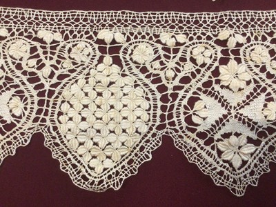 Lot 2088 - Box of lace including bobbin lace large fall cap, Maltese lace lengths and other items, bobbin lace wide collar and lenght, decorated net lace plus some lace table linens.