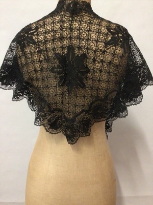 Lot 2088 - Box of lace including bobbin lace large fall cap, Maltese lace lengths and other items, bobbin lace wide collar and lenght, decorated net lace plus some lace table linens.