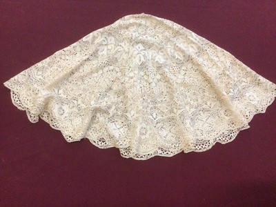 Lot 2088 - Box of lace including bobbin lace large fall cap, Maltese lace lengths and other items, bobbin lace wide collar and lenght, decorated net lace plus some lace table linens.