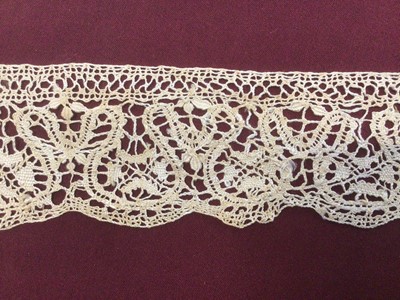 Lot 2088 - Box of lace including bobbin lace large fall cap, Maltese lace lengths and other items, bobbin lace wide collar and lenght, decorated net lace plus some lace table linens.
