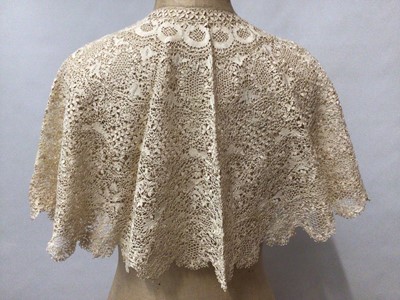 Lot 2088 - Box of lace including bobbin lace large fall cap, Maltese lace lengths and other items, bobbin lace wide collar and lenght, decorated net lace plus some lace table linens.