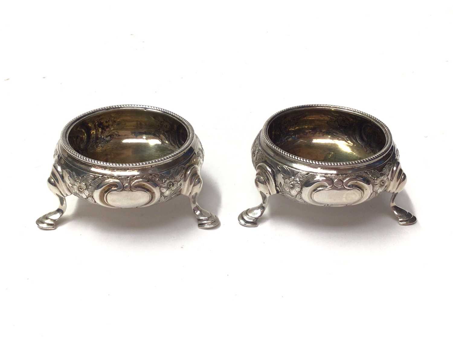 Lot 214 - Pair of early George III silver salts of cauldron form, (London 1763), all at 3oz