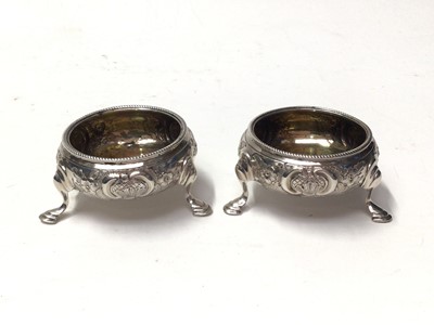 Lot 214 - Pair of early George III silver salts of cauldron form, (London 1763), all at 3oz