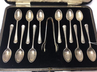 Lot 217 - Set of twelve George V silver tea spoons, together with matching sugar tongs, (mostly assayed Sheffield 1924), in fitted case, all at 6oz