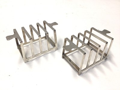 Lot 249 - Pair of George VI silver 5 bar toast racks in the Art Deco style, (Sheffield 1937), all at 4.9oz