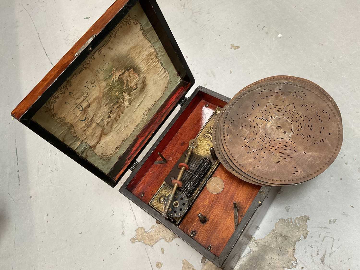 Lot 2657 - Cased Monopol with five discs