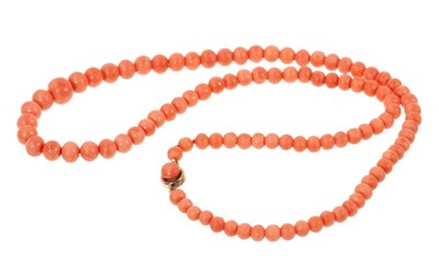 Lot 516 - Antique coral bead necklace with a string of graduated coral beads