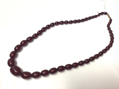 Lot 301 - Art Deco cherry bead necklace