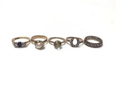 Lot 307 - Five gold and gem-set dress rings