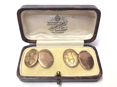 Lot 286 - Pair of gentlemen’s 9ct gold oval cufflinks, with badges for Motor Cycling Club, Founded 1901, one engraved London - Land's End 1928 Walr Brun Solo, (Birmingham 1927), 15.31 grams.